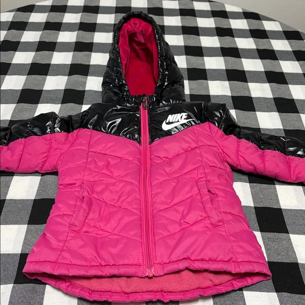 Nike Puffer Quilted Chevron Pink Black Hooded Coat Jacket Sz 2- 3T Girl Toddler